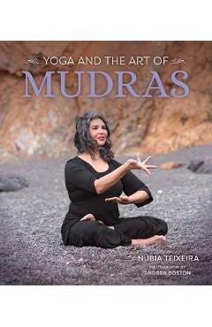 Coperta cărții 'Yoga and the Art of Mudras - Nubia Teixeira'