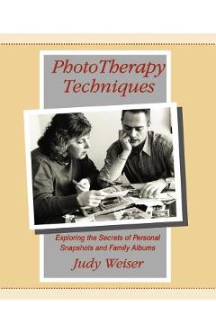 Poza produsului PhotoTherapy Techniques: Exploring the Secrets of Personal Snapshots and Family Albums - Judy Weiser