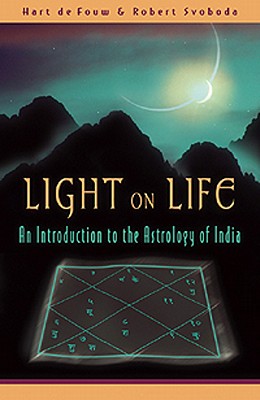 Light on Life: An Introduction to the Astrology of India - Hart De Fouw