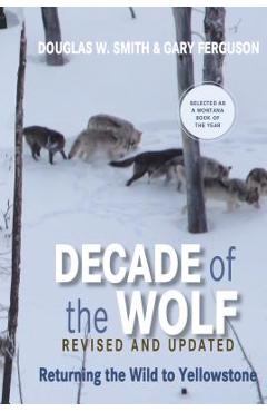 Poza produsului Decade of the Wolf, Revised and Updated: Returning the Wild to Yellowstone - Douglas Smith