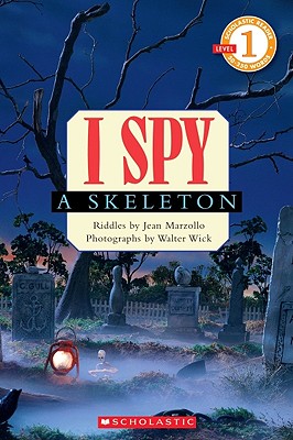Scholastic Reader Level 1: I Spy a Skeleton - Jean Marzollo