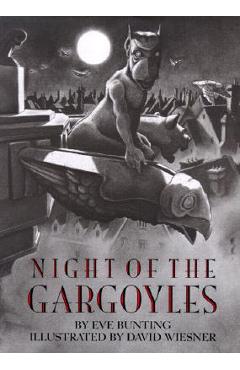 Coperta cărții 'Night of the Gargoyles - Eve Bunting'