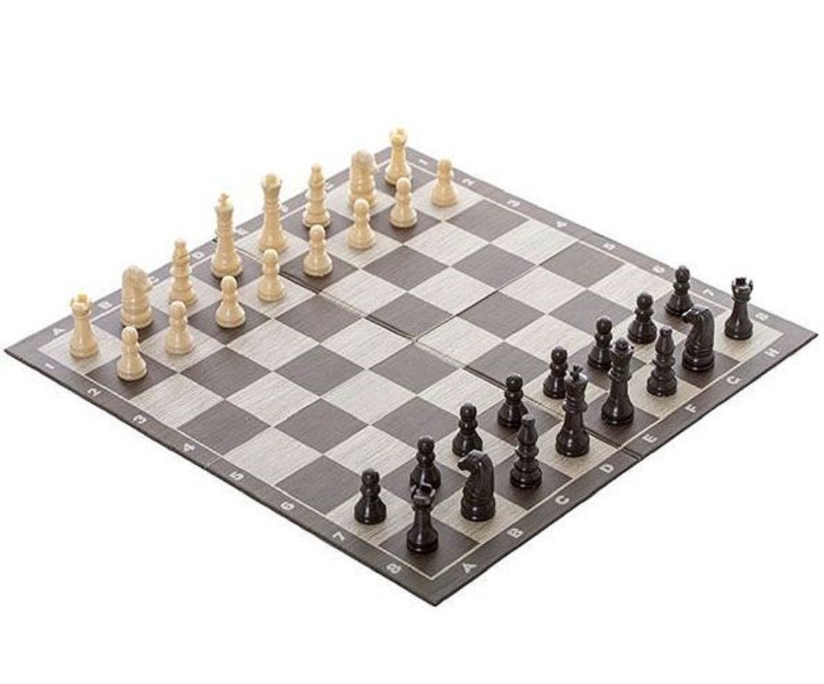Chess Traditions. Joc de sah traditional