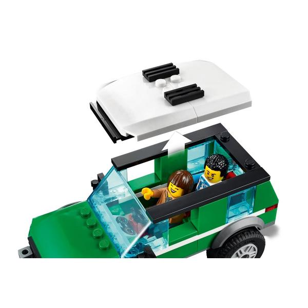 Lego City. Transportator de automobile de curse