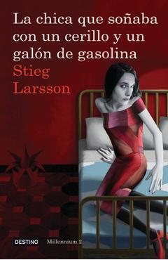 Coperta cărții 'La Chica Que Soaaba Con Un Cerillo Y Un Galon de Gasolina: The Girl Who Played with Fire - Stieg Larsson'