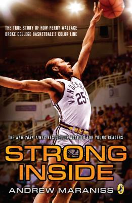 Strong Inside (Young Readers Edition): The True Story of How Perry Wallace Broke College Basketball's Color Line - Andrew Maraniss