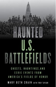 Haunted U.S. Battlefields: Ghosts, Hauntings, and Eerie Events from America's Fields of Honor - Mary Beth Crain