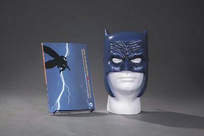 Batman: The Dark Knight Returns Book & Mask Set [With Mask] - Frank Miller