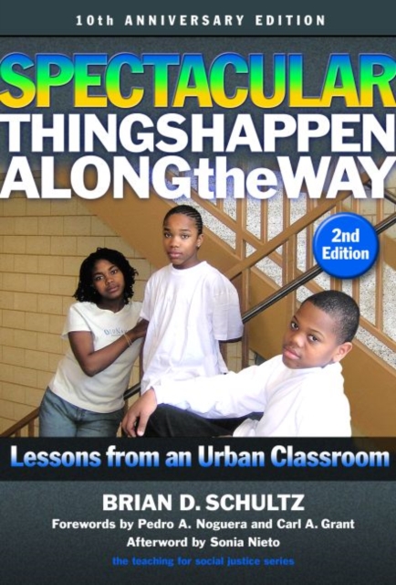 Spectacular Things Happen Along the Way: Lessons from an Urban Classroom--10th Anniversary Edition - Brian D. Schultz