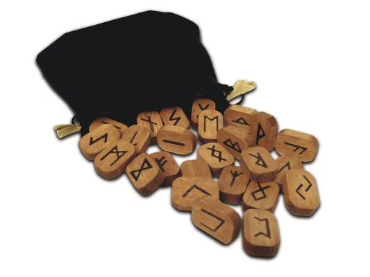 Coperta cărții 'Wooden Runes - Lo Scarabeo'