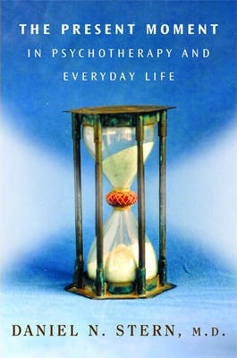 The Present Moment in Psychotherapy and Everyday Life - Daniel N. Stern
