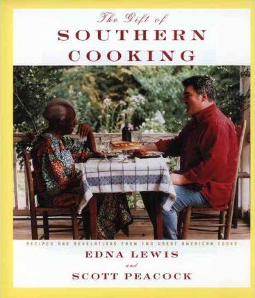 The Gift of Southern Cooking: Recipes and Revelations from Two Great American Cooks: A Cookbook - Edna Lewis