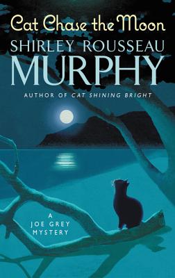 Coperta cărții 'Cat Chase the Moon: A Joe Grey Mystery - Shirley Rousseau Murphy'