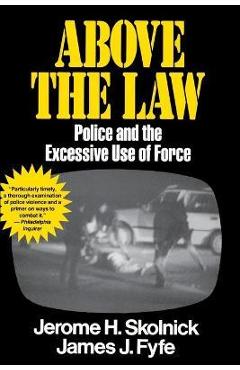 Coperta cărții 'Above the Law: Police and the Excessive Use of Force - Skolnick Fyfe'