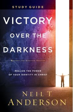 Victory Over the Darkness Study Guide: Realize the Power of Your Identity in Christ - Neil T. Anderson