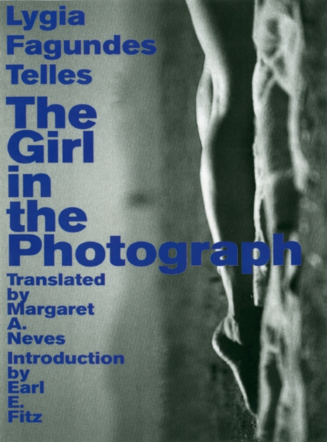 The Girl in the Photograph - Lygia Fagundestelles