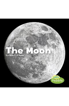Coperta cărții 'The Moon - Martha E. H. Rustad'