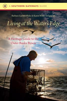 Living at the Water's Edge: A Heritage Guide to the Outer Banks Byway - Barbara Garrity-blake