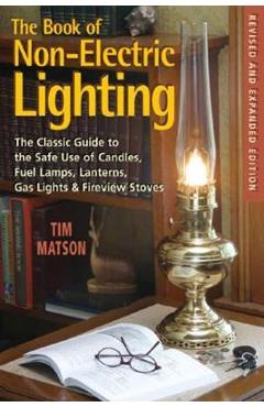 Coperta cărții 'The Book of Non-Electric Lighting: The Classic Guide to the Safe Use of Candles, Fuel Lamps, Lanterns, Gaslights &'