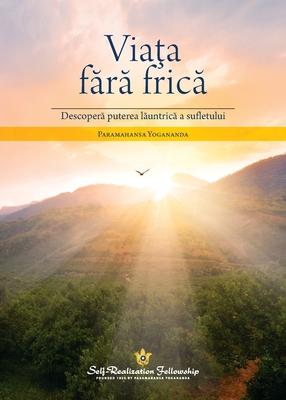 Coperta cărții 'Living Fearlessly (Romanian) - Paramahansa Yogananda'