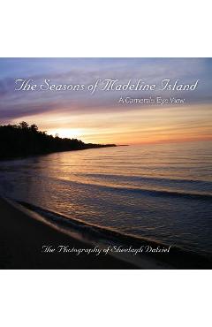 Coperta cărții 'The Seasons of Madeline Island: A Camera's Eye View: The Photography of Sheelagh Dalziel - Sheelagh S. Dalziel'