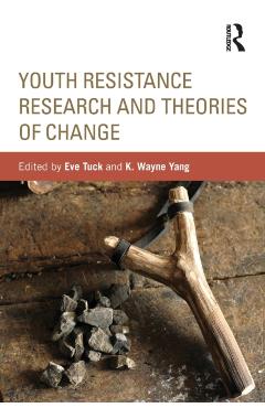 Coperta cărții 'Youth Resistance Research and Theories of Change - Eve Tuck'