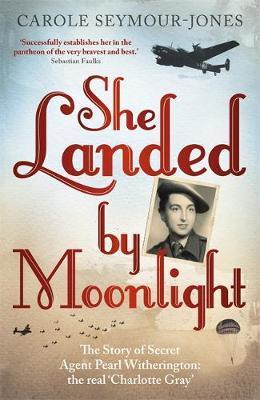 She Landed by Moonlight - Carole Seymour-jones