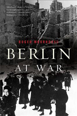 Coperta cărții 'Berlin at War - Roger Moorhouse'