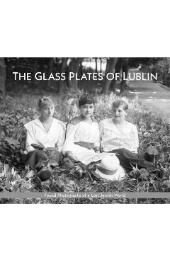 Coperta cărții 'The Glass Plates of Lublin: Found Photographs of a Lost Jewish World - Lisa Newman'