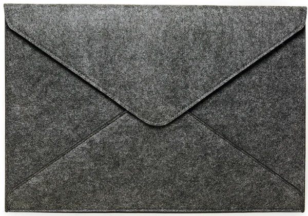 Imaginea produsului 'Husa pentru laptop din pasla cu inchidere magnetica'