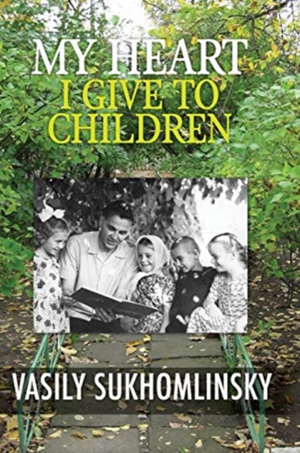 Coperta cărții 'My Heart I Give to Children - Vasyl Sukhomlynsky'