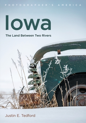 Iowa: The Land Between Two Rivers - Justin E. Tedford