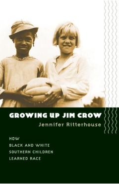 Coperta cărții 'Growing Up Jim Crow: How Black and White Southern Children Learned Race - Jennifer Ritterhouse'