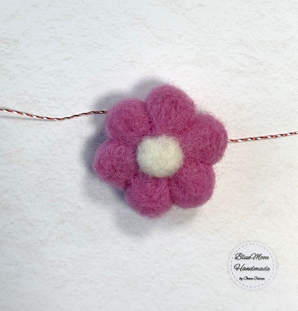 Brosa martisor: Floare din lana
