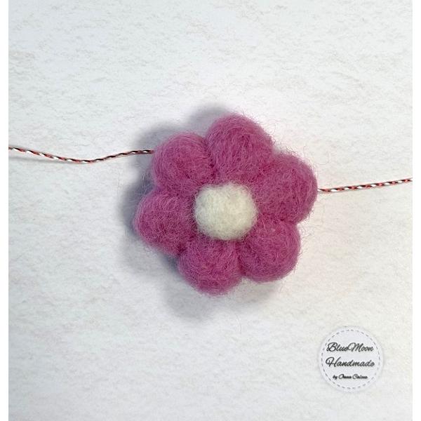 Brosa: Floare din lana