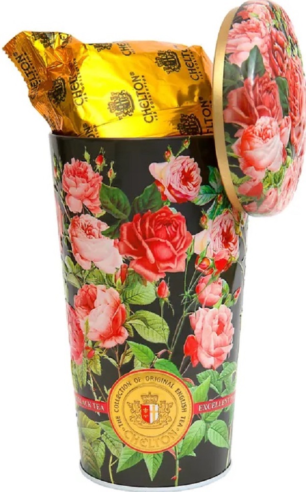 Ceai negru in vaza metalica cu trandafiri