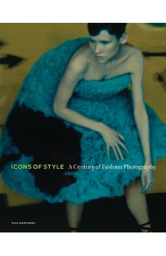 Coperta cărții 'Icons of Style: A Century of Fashion Photography - Paul Martineau'