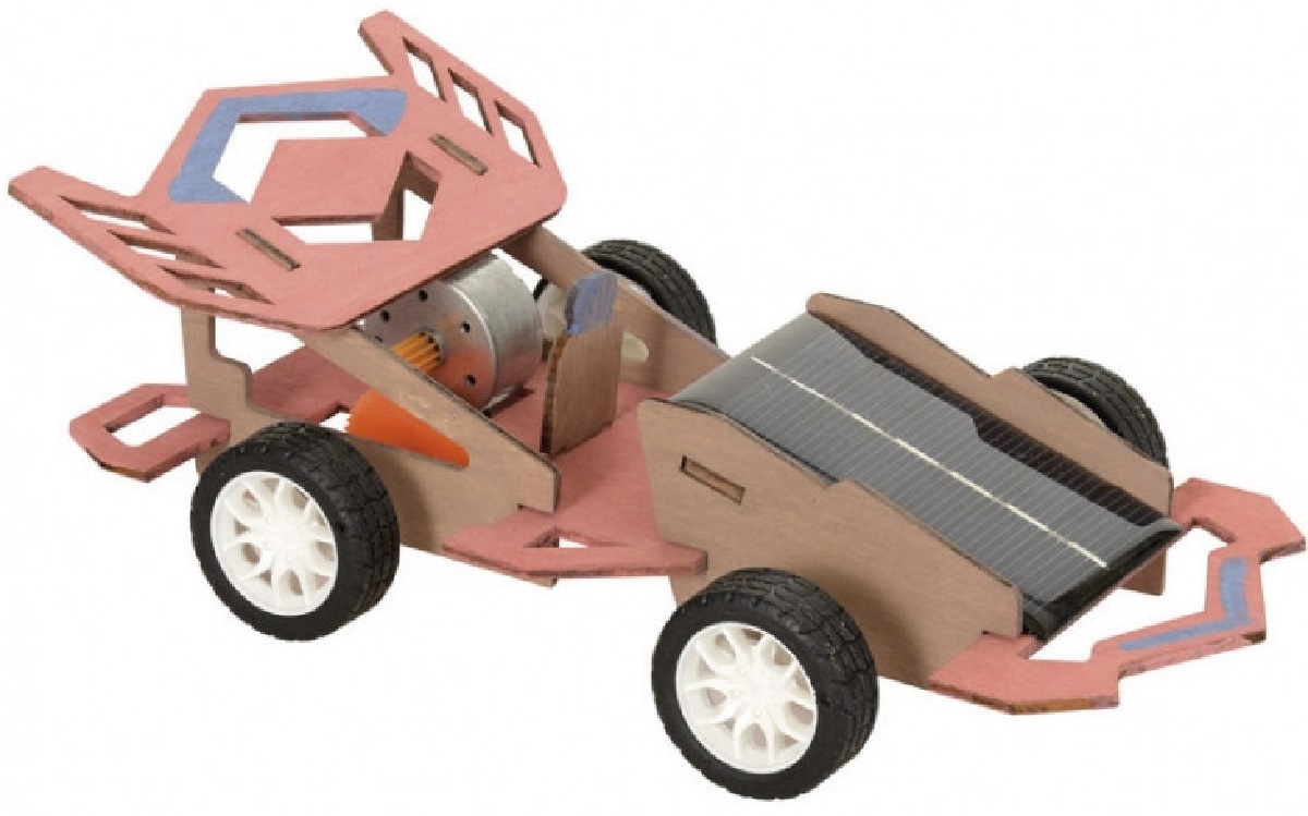 Masina de curse din lemn cu panou solar