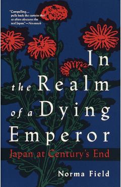 Poza produsului In the Realm of a Dying Emperor: Japan at Century's End - Norma Field