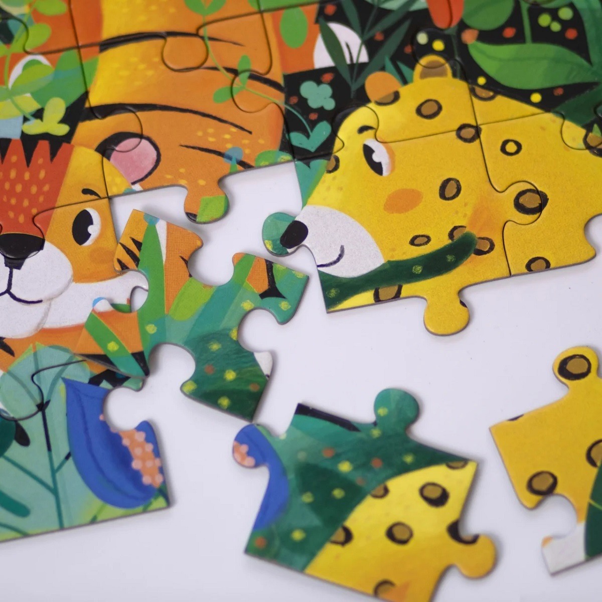 Puzzle fosforescent 120 piese. Jungla