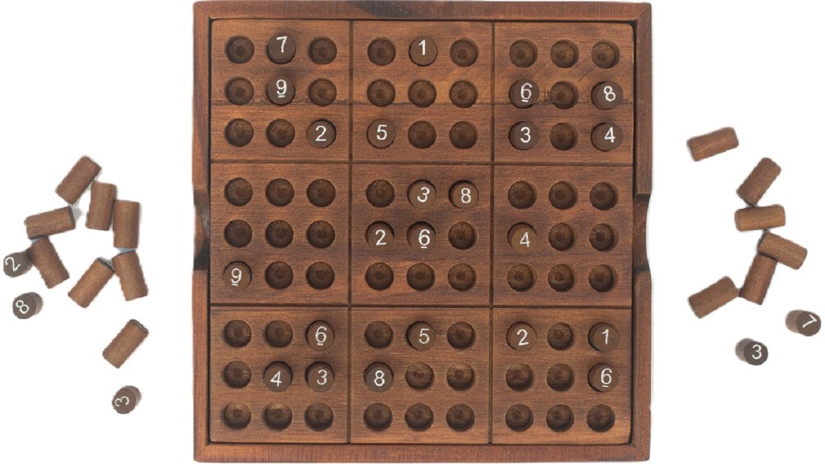 Joc: Sudoku din lemn