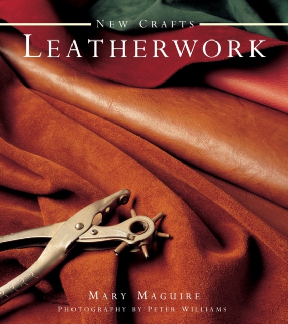 Coperta cărții 'New Crafts: Leatherwork - Mary Maguire'