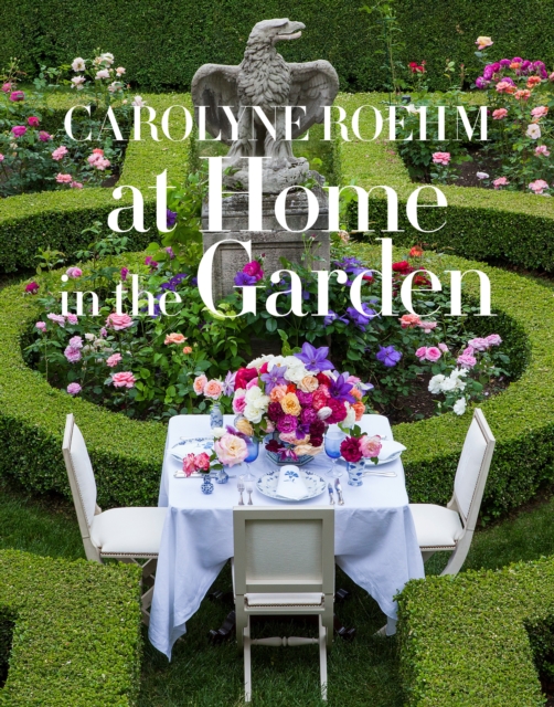 At Home in the Garden - Carolyne Roehm