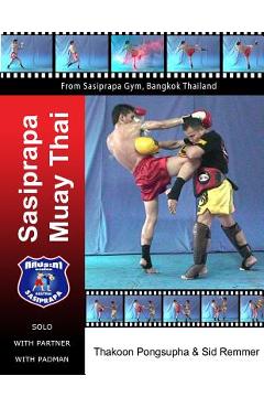 Coperta cărții 'Sasiprapa Muay Thai: B&w - Master Thakoon Pongsupha'