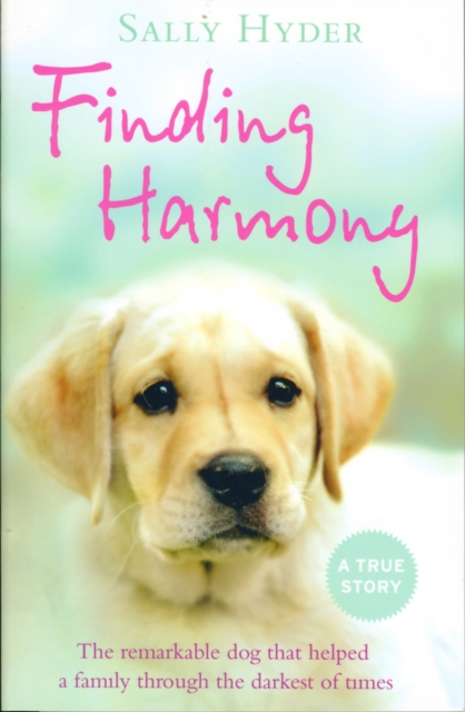Coperta cărții 'Finding Harmony: The remarkable dog that helped a family through the darkest of times - Sally Hyder'