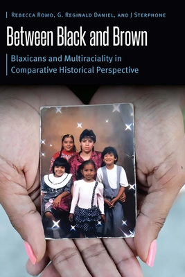 Coperta cărții 'Between Black and Brown: Blaxicans and Multiraciality in Comparative Historical Perspective - Rebecca Romo'