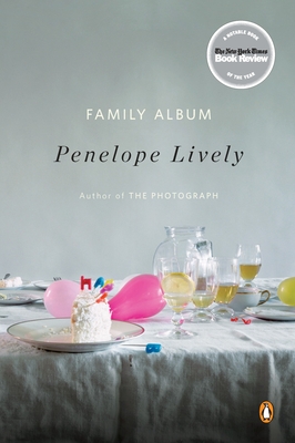 Coperta cărții 'Family Album - Penelope Lively'