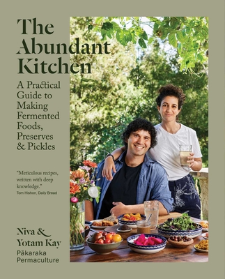 Coperta cărții 'The Abundant Kitchen: A Practical Guide to Making Fermented Foods, Preserves & Pickles - Niva Kay'