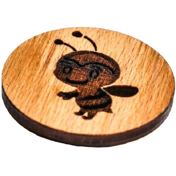 Martisor insigna din lemn: Albinuta