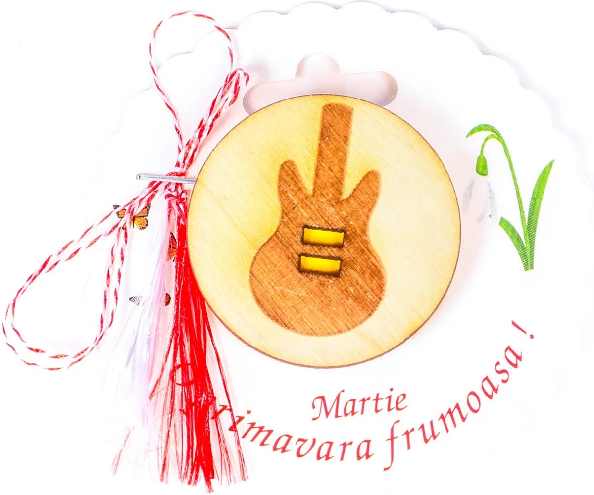 Martisor insigna din lemn: Chitara